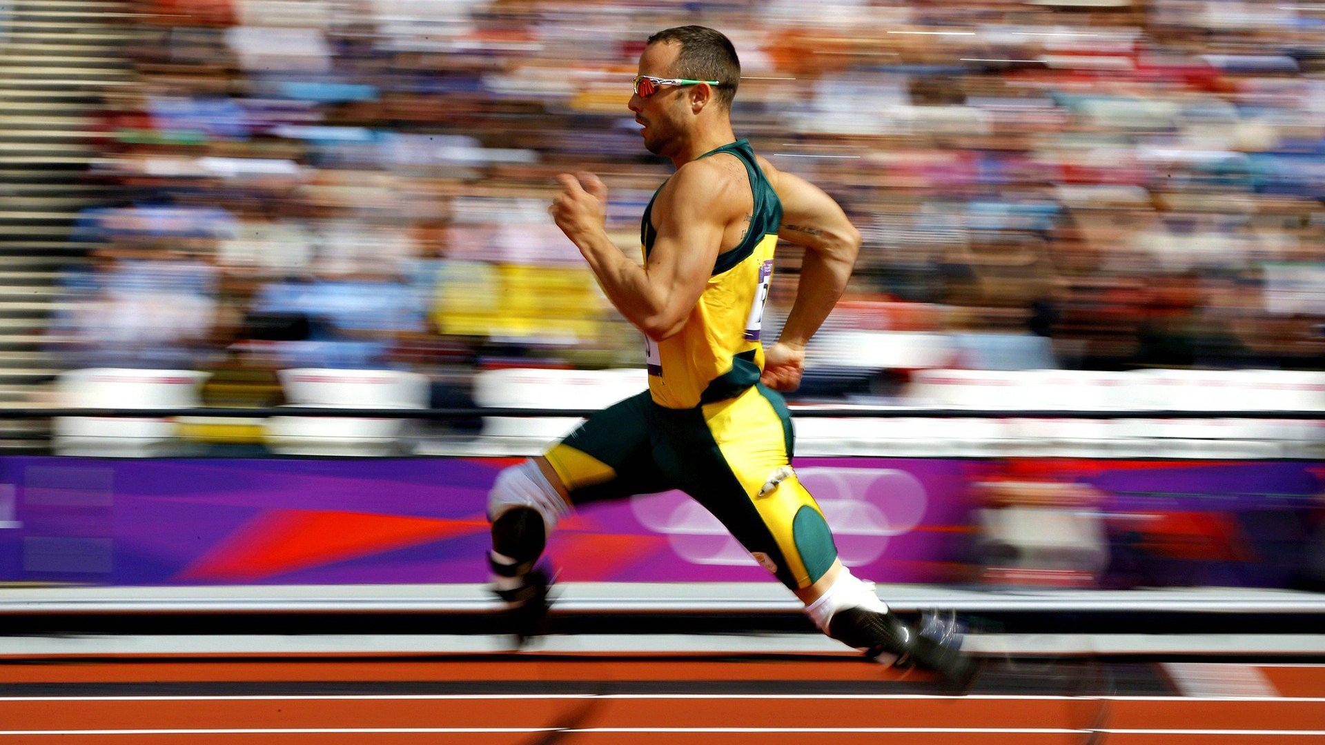 KAIYUN 中国大陆-伊朗门将扑球滑进雪堆消失3秒，观众惊呼“魔术门将”，伊朗队守门员  第3张