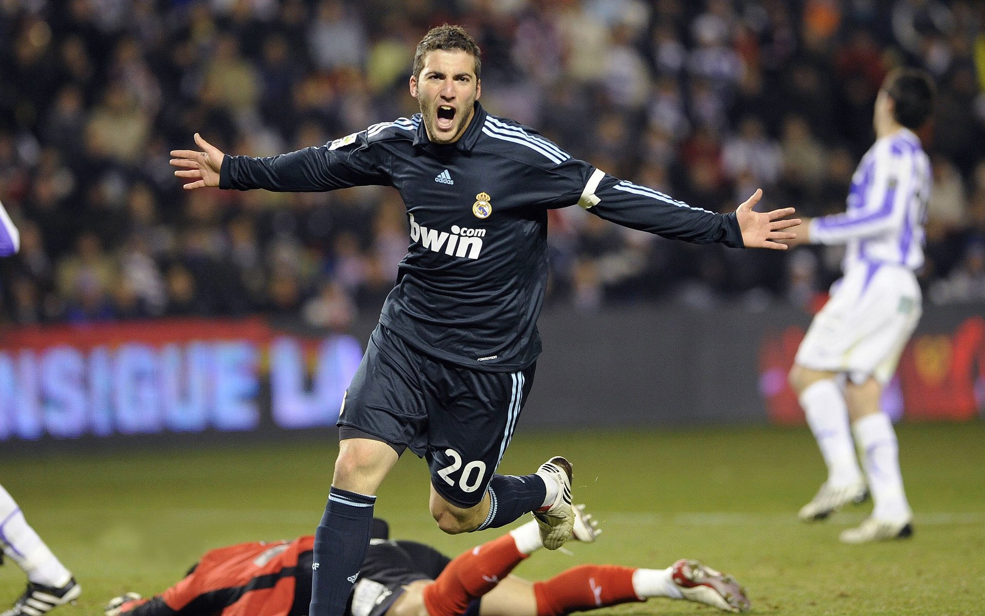 开云体育网站入口-波尔曼领衔袋鼠队攻防两端，成为全能球员，波伦多袋鼠